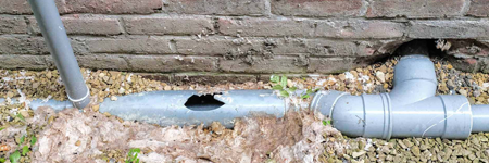 Broken pipe requiring patch lining repair by Newbury Drainage